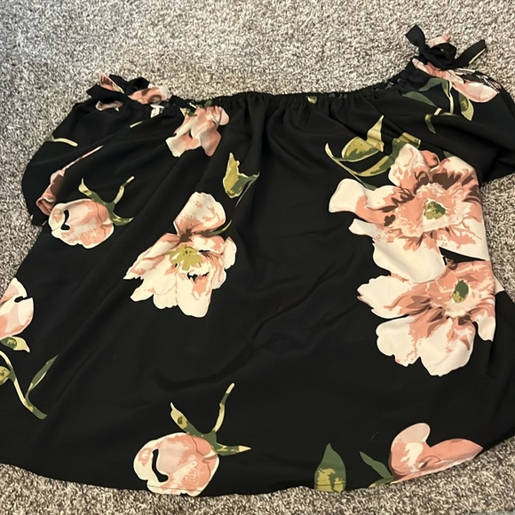 Off the shoulder blouse - Picture 1 of 3